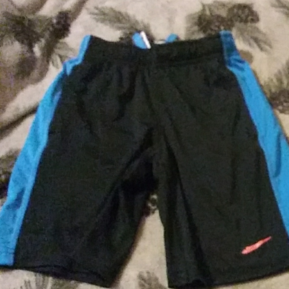 Nike boys youth xs black shorts